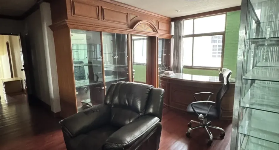 For rent 8 bedrooms office in Watthana, Bangkok