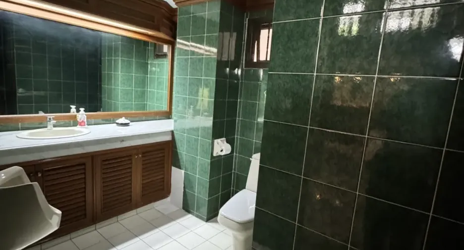 For rent 8 bedrooms office in Watthana, Bangkok