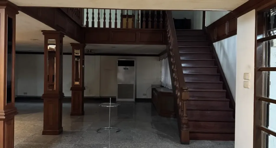 For rent 8 bedrooms office in Watthana, Bangkok
