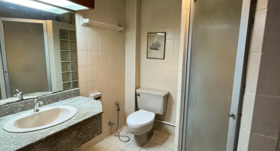 For rent 6 bedrooms office in Watthana, Bangkok