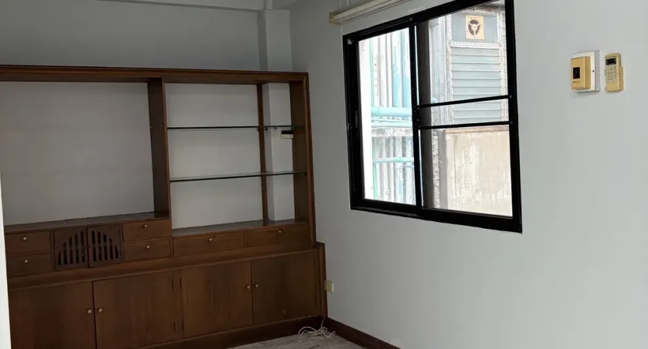 For rent 6 bedrooms office in Watthana, Bangkok