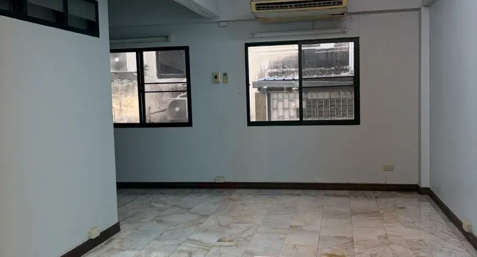 For rent 6 bedrooms office in Watthana, Bangkok