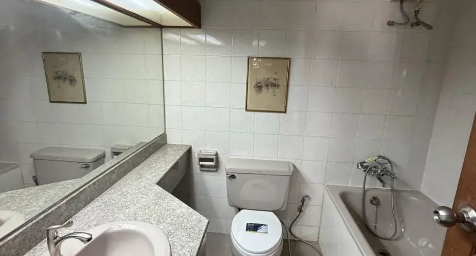 For rent 6 bedrooms office in Watthana, Bangkok