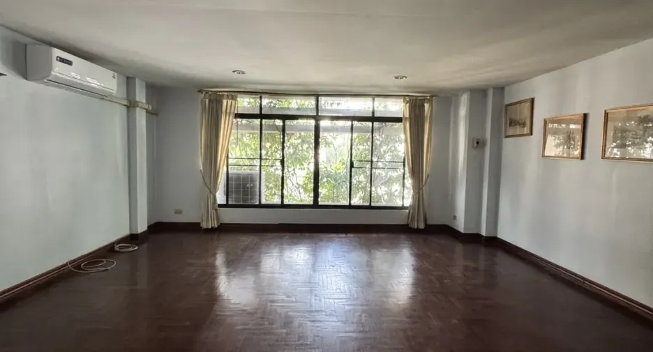 For rent 6 bedrooms office in Watthana, Bangkok