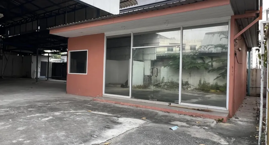 For rent warehouse in Lat Phrao, Bangkok