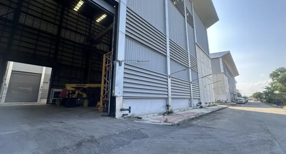 For rent warehouse in Lam Luk Ka, Pathum Thani