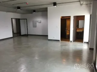For rent office in Khlong Toei, Bangkok