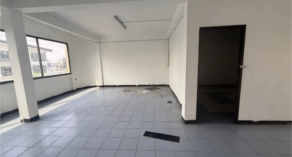 For rent retail Space in Bang Na, Bangkok
