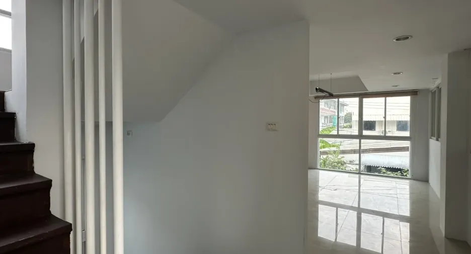 Büro zur Miete mit 3 Zimmer in Watthana, Bangkok