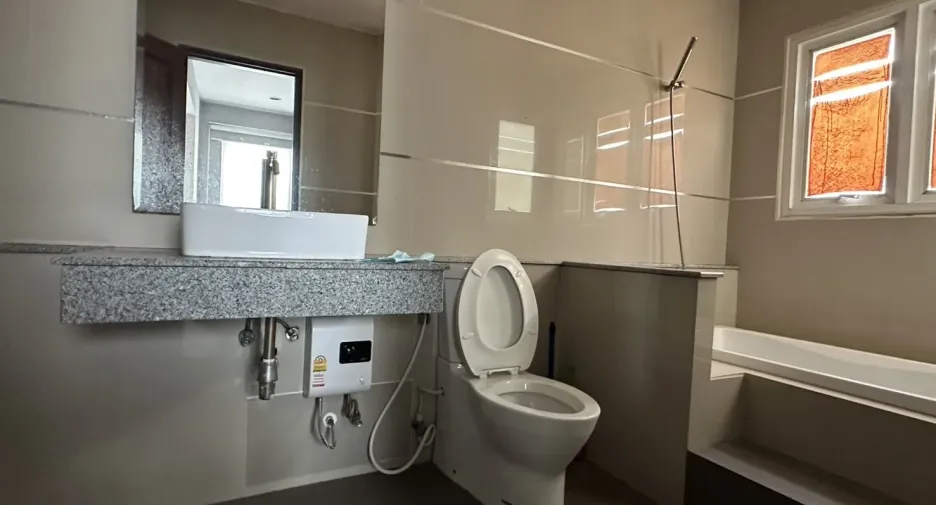 Büro zur Miete mit 3 Zimmer in Watthana, Bangkok