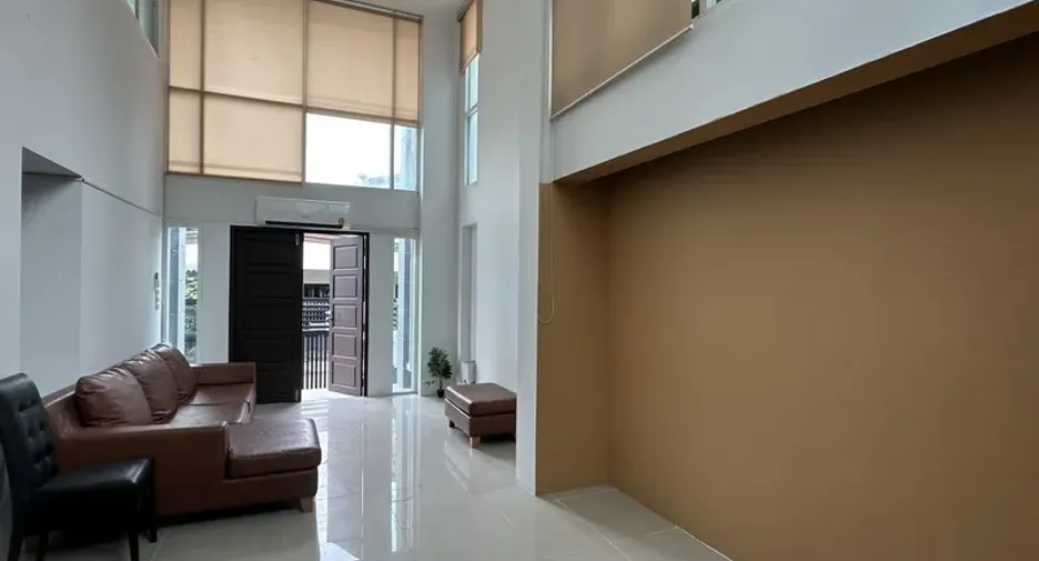 Büro zur Miete mit 3 Zimmer in Watthana, Bangkok
