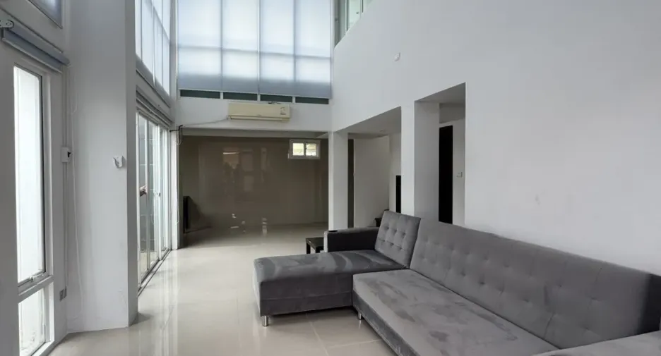 For rent 3 ベッドルーム office in Watthana, Bangkok