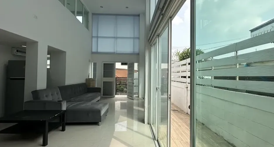 For rent 3 ベッドルーム office in Watthana, Bangkok