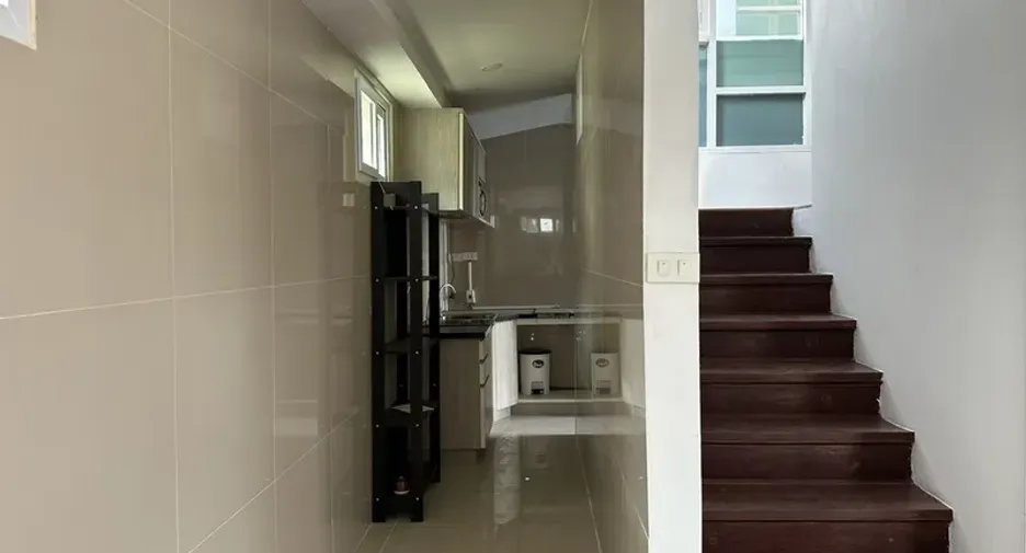 For rent 3 ベッドルーム office in Watthana, Bangkok