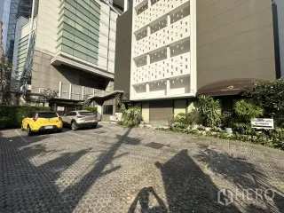For rent retail Space in Watthana, Bangkok