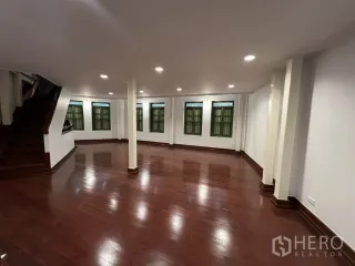 For rent retail Space in Samphanthawong, Bangkok