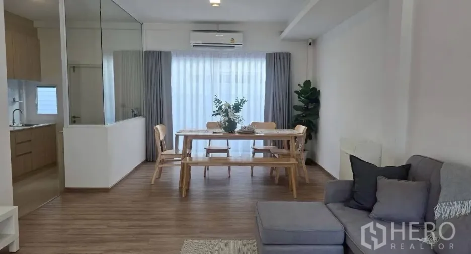 出租 3 卧室 联排别墅 在 Prawet, 曼谷