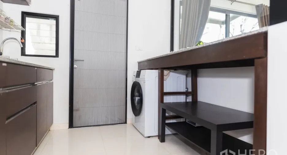 For rent 3 bedrooms townhouse in Bang Phli, Samut Prakan