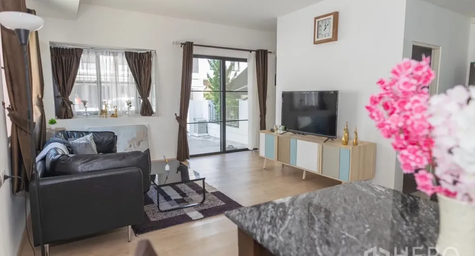 For rent 3 bedrooms townhouse in Bang Phli, Samut Prakan
