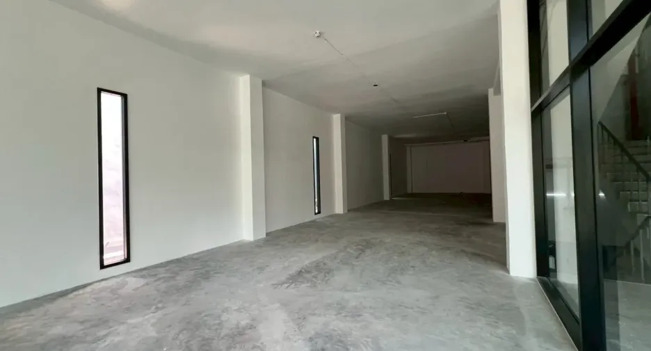 For rent retail Space in Khlong Toei, Bangkok