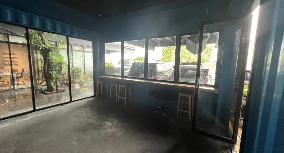 For rent retail Space in Watthana, Bangkok