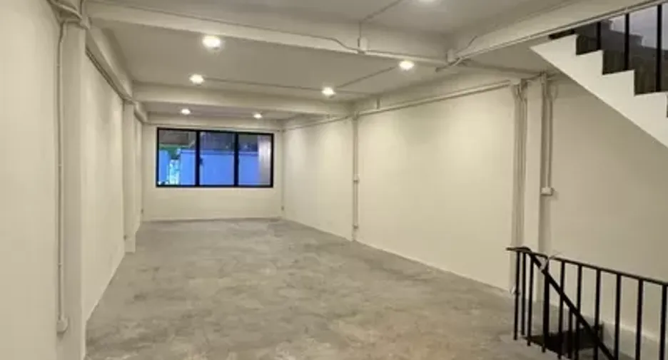 For rent retail Space in Phra Khanong, Bangkok