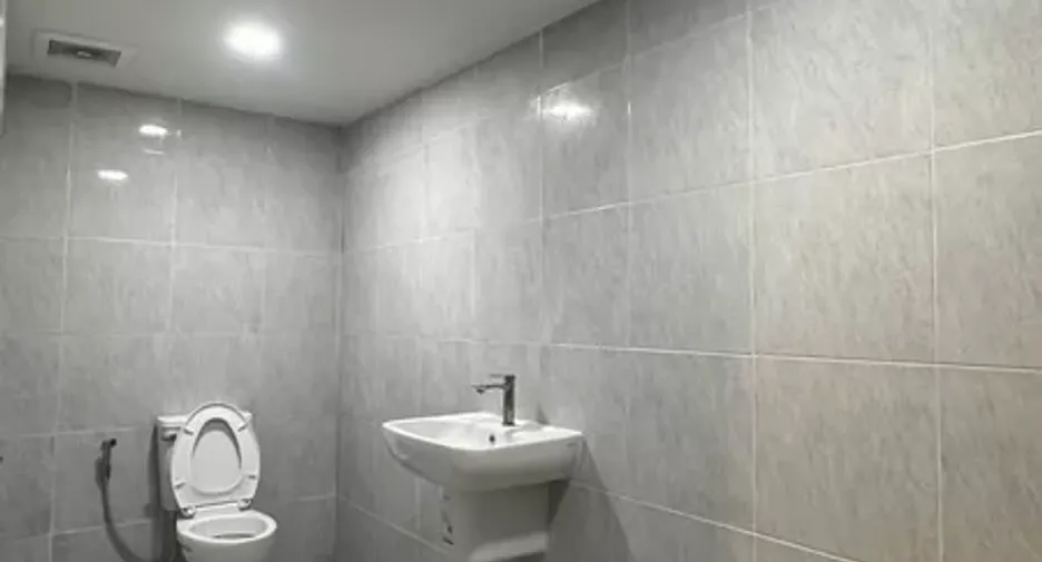 For rent retail Space in Phra Khanong, Bangkok