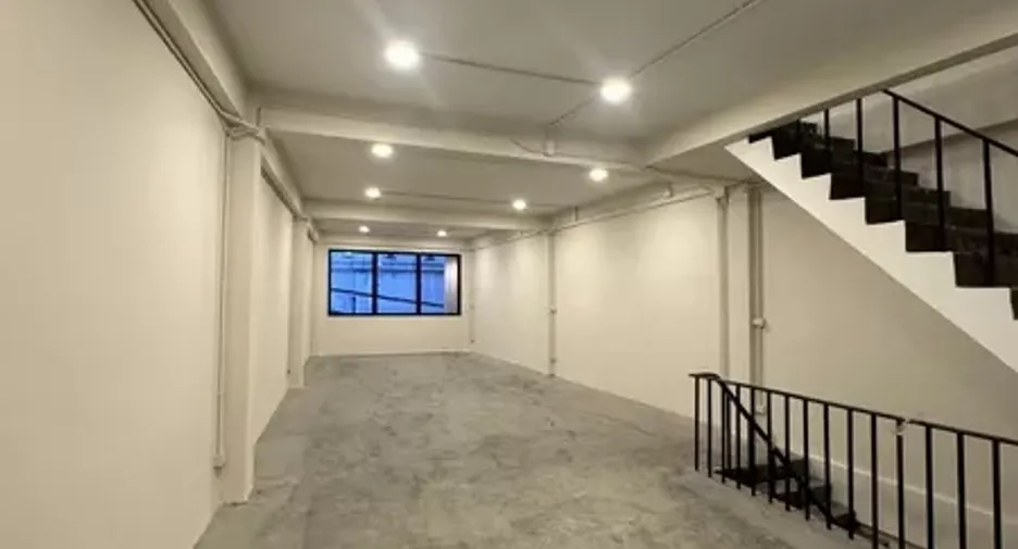For rent retail Space in Phra Khanong, Bangkok