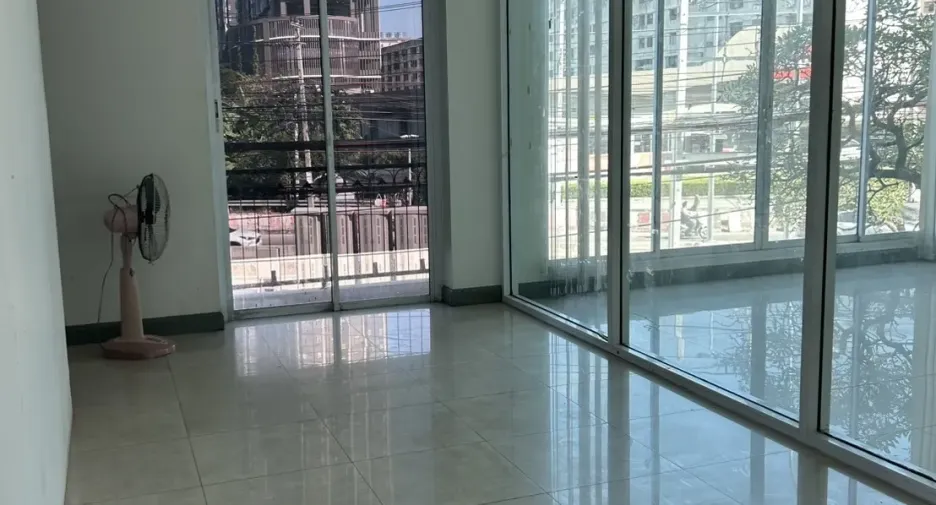 Büro zur Miete in Bang Kapi, Bangkok