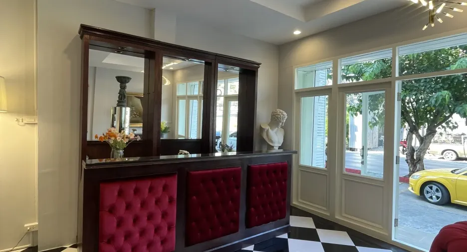 For rent 3 bedrooms retail Space in Bang Kapi, Bangkok