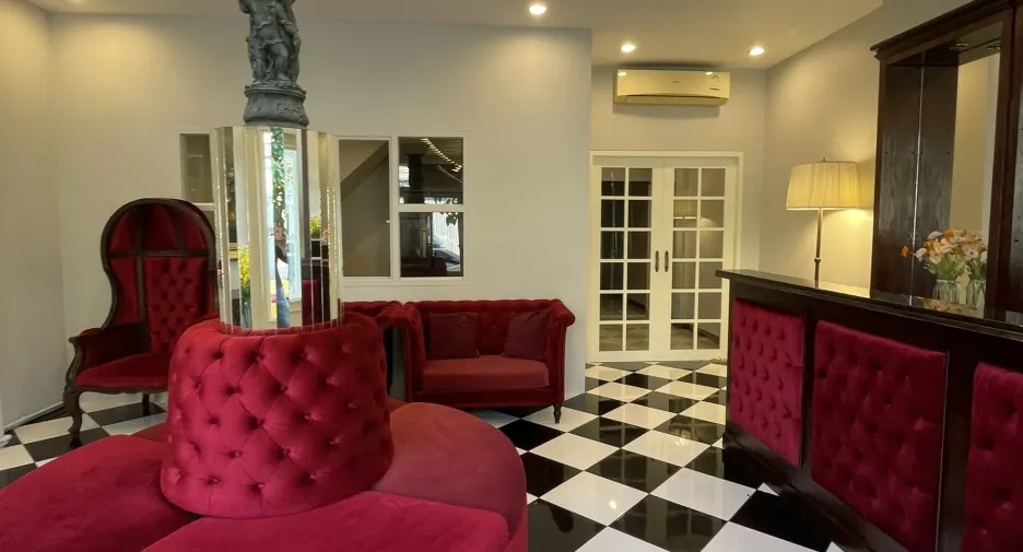 For rent 3 bedrooms retail Space in Bang Kapi, Bangkok