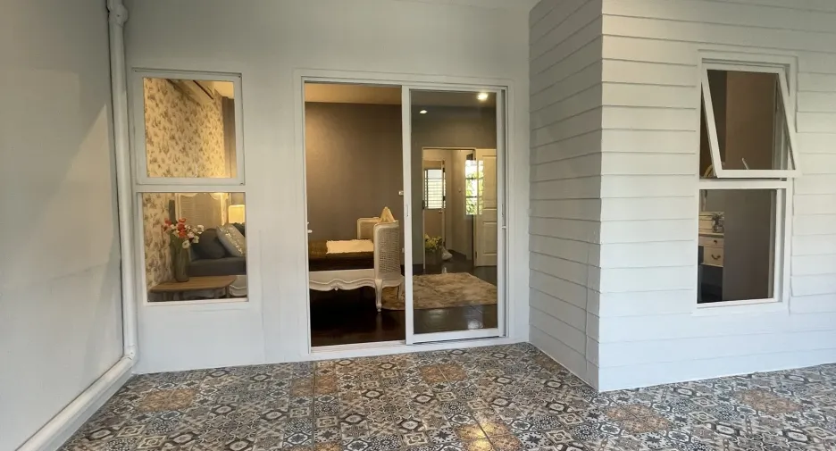 For rent 3 bedrooms retail Space in Bang Kapi, Bangkok