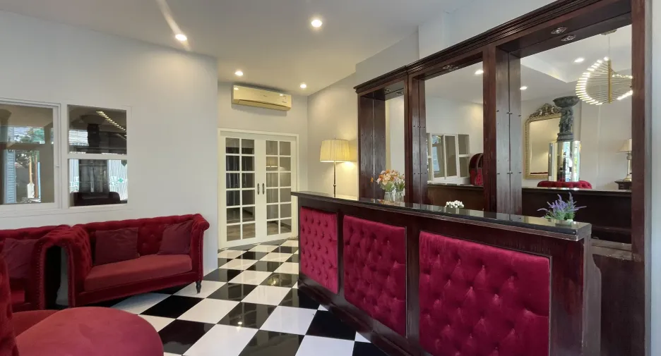For rent 3 bedrooms retail Space in Bang Kapi, Bangkok