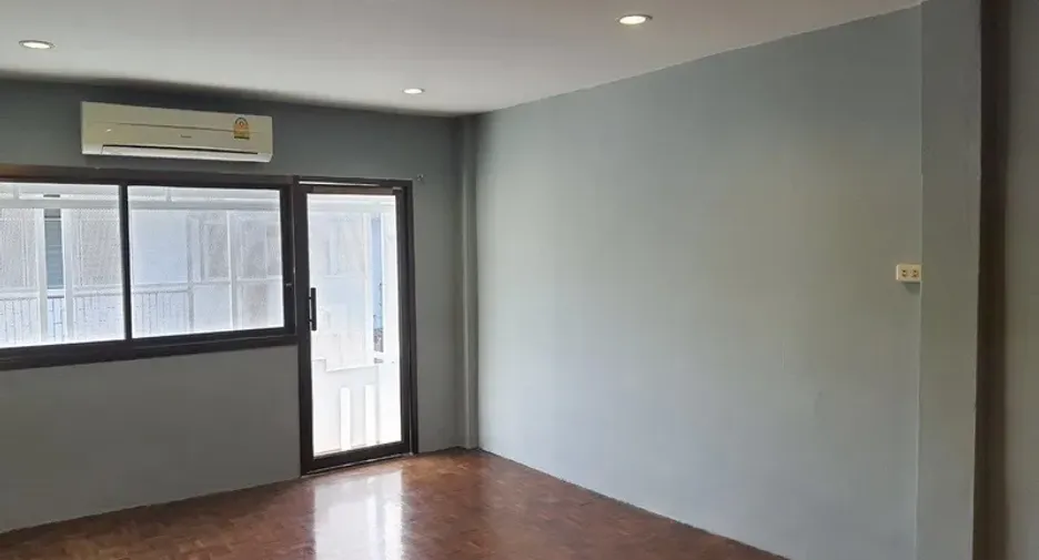 For rent retail Space in Phra Khanong, Bangkok