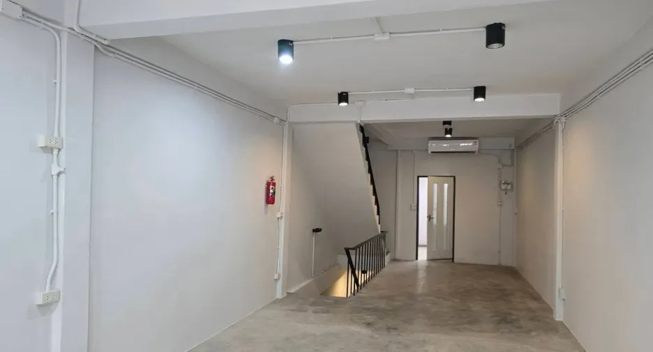 For rent 4 bedrooms office in Phra Khanong, Bangkok
