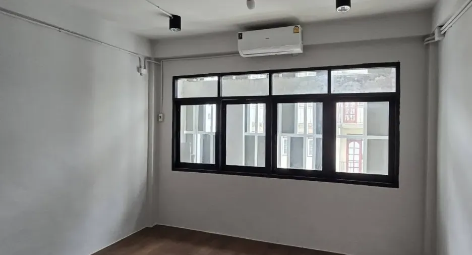 For rent 4 bedrooms office in Phra Khanong, Bangkok