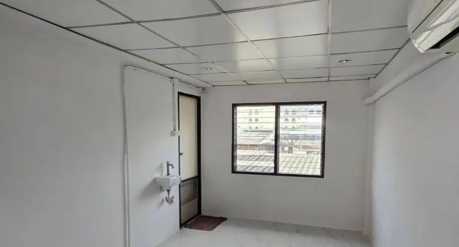 For rent 4 bedrooms office in Phra Khanong, Bangkok