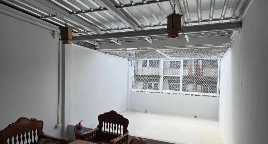For rent 4 bedrooms office in Phra Khanong, Bangkok