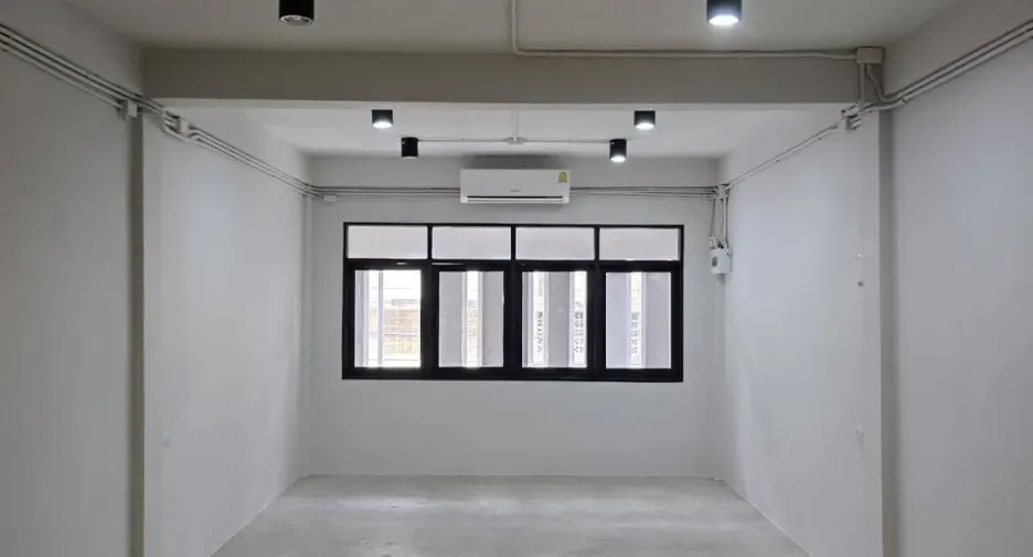 For rent 4 bedrooms office in Phra Khanong, Bangkok