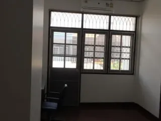 For rent 3 bedrooms townhouse in Phra Khanong, Bangkok