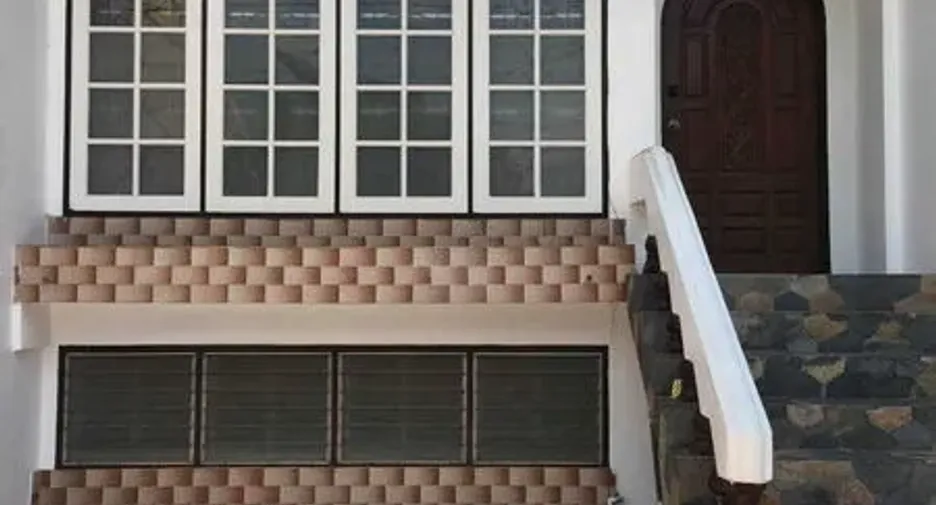 Casa adosada en alquiler de 4 habitaciones en Phra Khanong, Bangkok