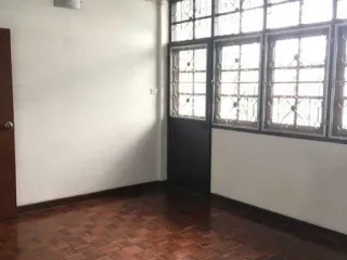 出租 4 卧室 联排别墅 在 Phra Khanong, 曼谷