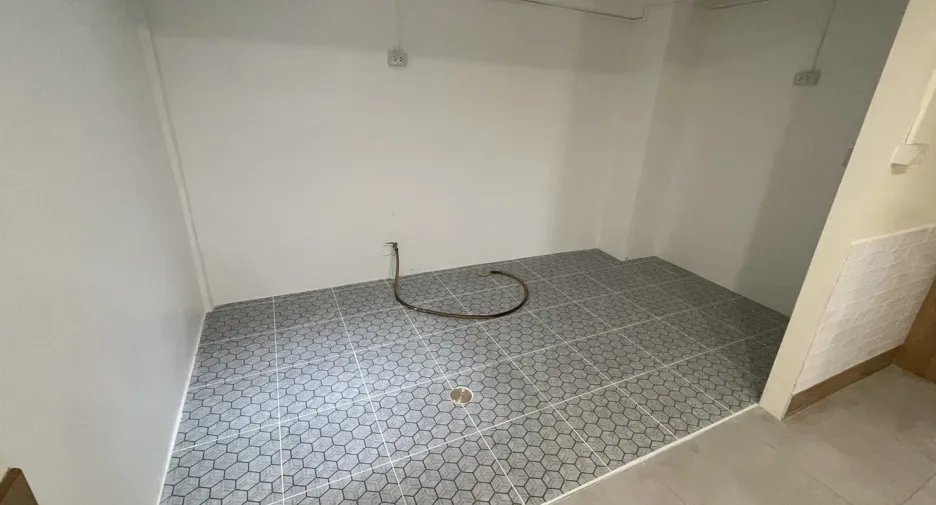For rent 2 bedrooms townhouse in Phra Khanong, Bangkok