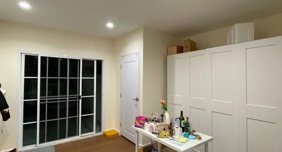 For rent 2 bedrooms townhouse in Phra Khanong, Bangkok