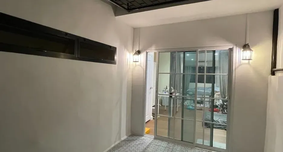 For rent 2 bedrooms townhouse in Phra Khanong, Bangkok