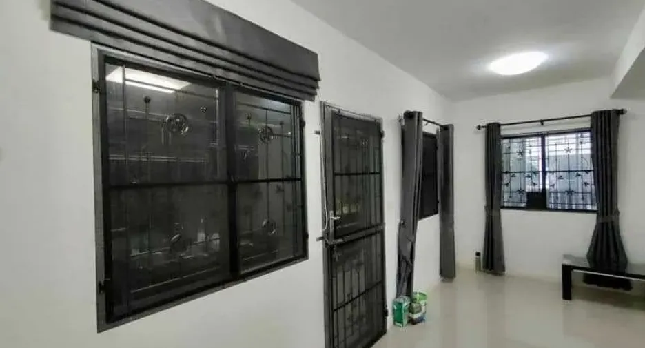 For sale 3 bedrooms townhouse in Krathum Baen, Samut Sakhon