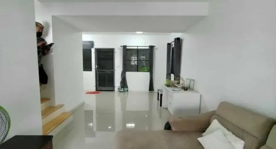 For sale 3 bedrooms townhouse in Krathum Baen, Samut Sakhon
