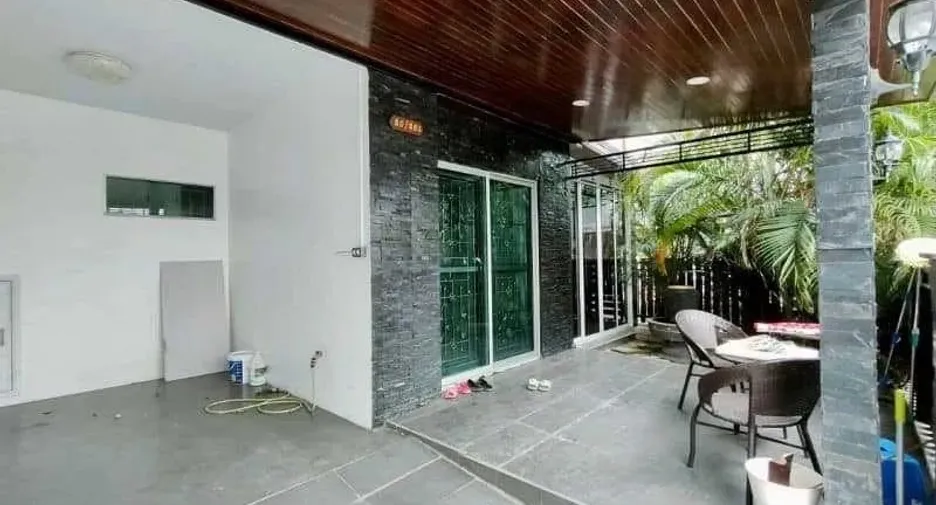 For sale 3 bedrooms townhouse in Krathum Baen, Samut Sakhon