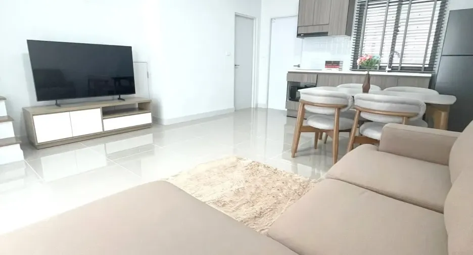 For rent 3 bedrooms townhouse in Bang Phli, Samut Prakan