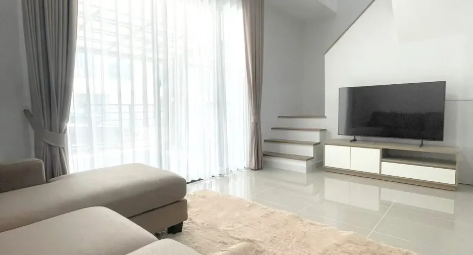 For rent 3 bedrooms townhouse in Bang Phli, Samut Prakan